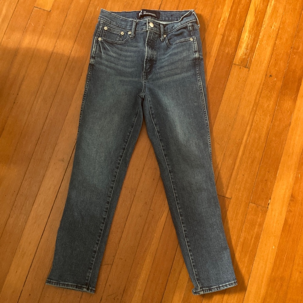 Gap high rise vintage slim medium dark denim size 2/26 US
